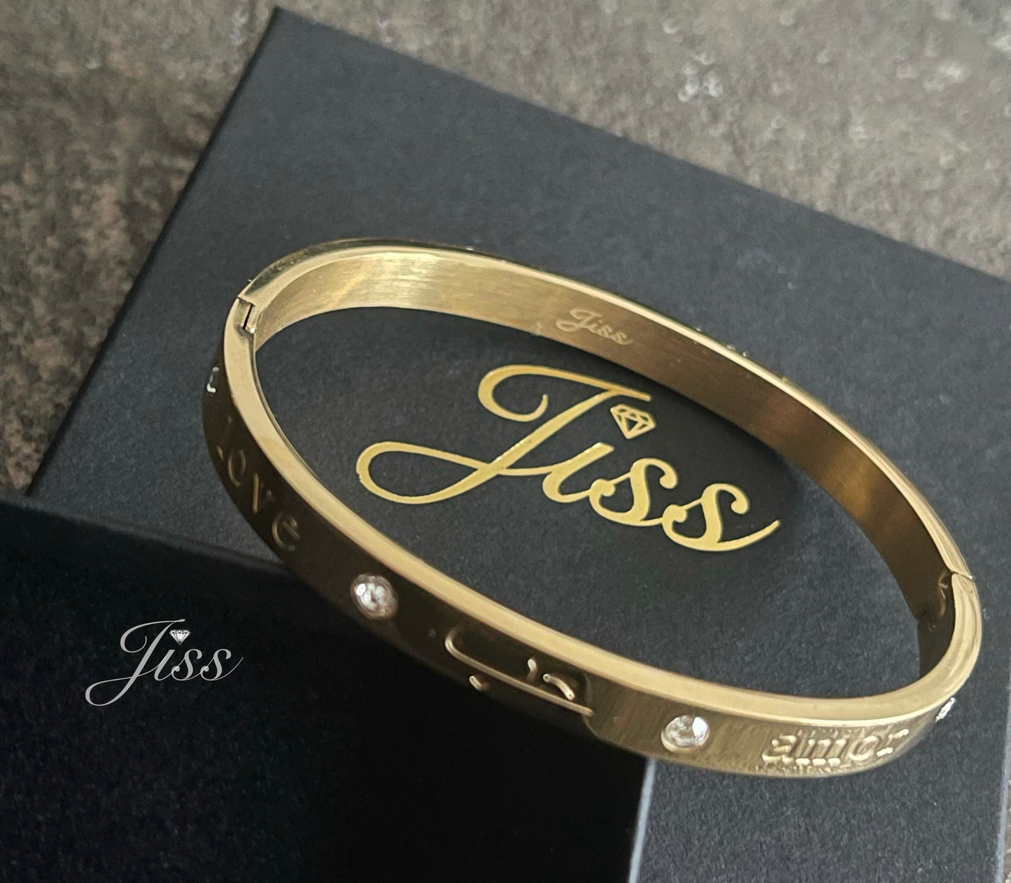 Tijdloze "Love" bangle